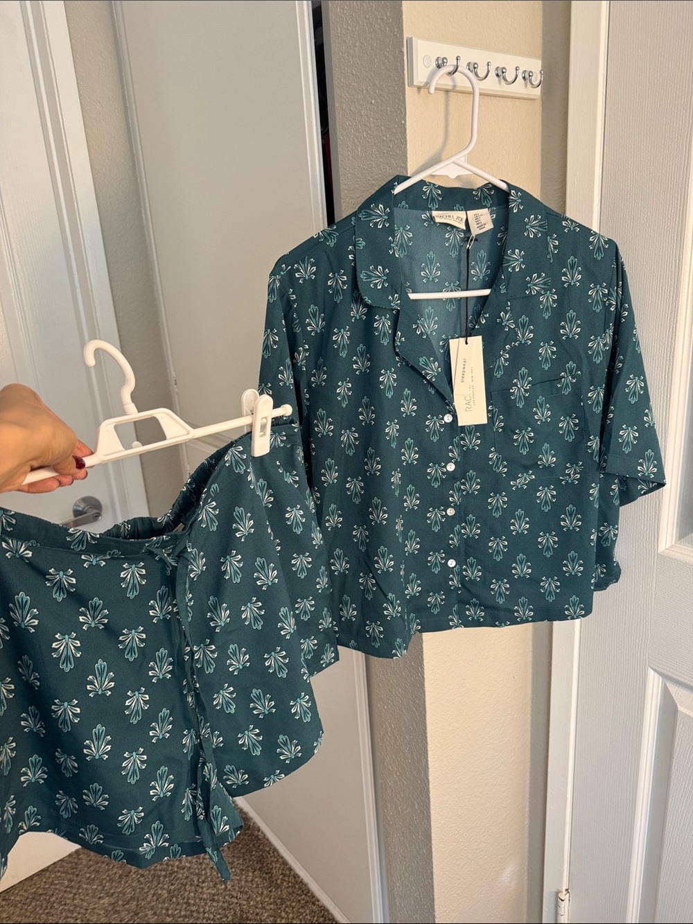 NWT Rachel Zoe Teal Floral Button-Up Lounge Top- PAJAMA WOMAN 2 PIECE SET